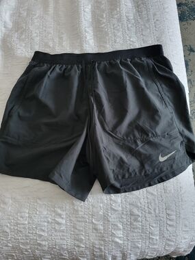 Nike Dri Fit Womens Black Athletic Workout Stretch Waist Shorts With Draw String